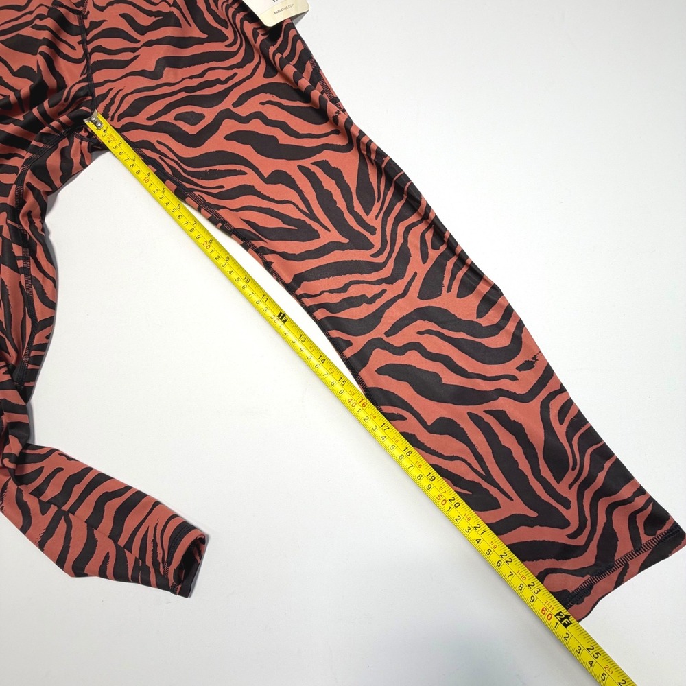 Fabletics High Waist Animal Print Leggings Brown Black L NWT UPF50+ - Picture 4 of 7